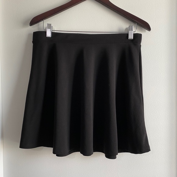 Black Mini Skirt - Picture 2 of 3